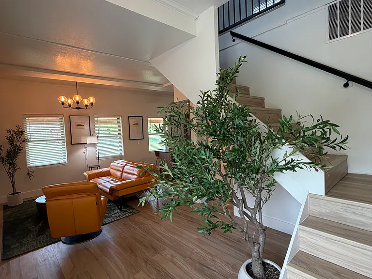 2560 Coffeen Ave — Photo 8