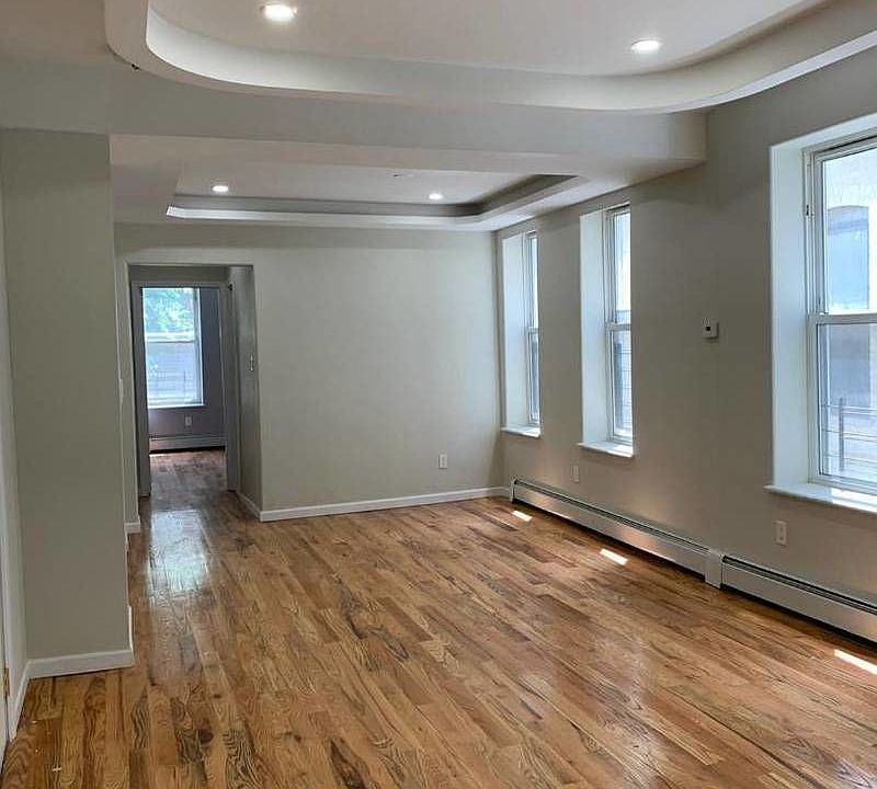 2nd image of 416 Newport St