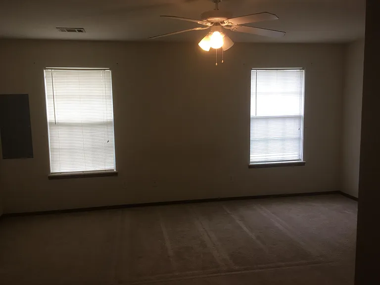904 Trenton Dr — Photo 9