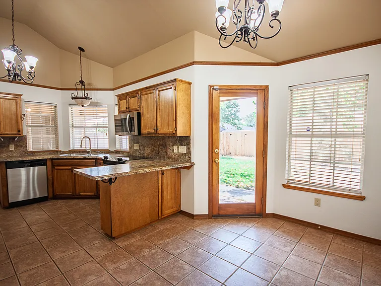 421 Chanticleer Pl — Photo 8