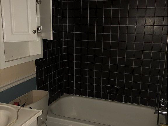 5th image of 4395 Emily Dr