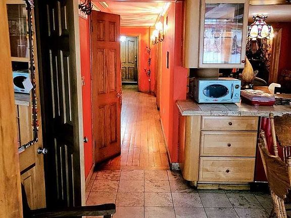 2nd image of 318 E 18th St