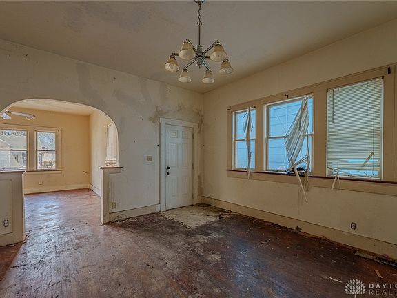 3rd image of 828 Xenia Ave