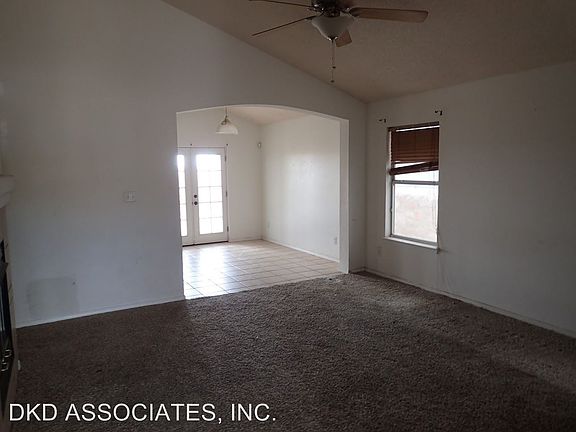 3rd image of 10960 Chippendale Ave