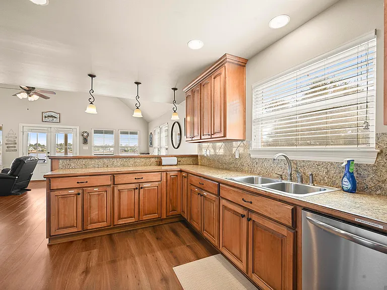 6852 False River Rd — Photo 9