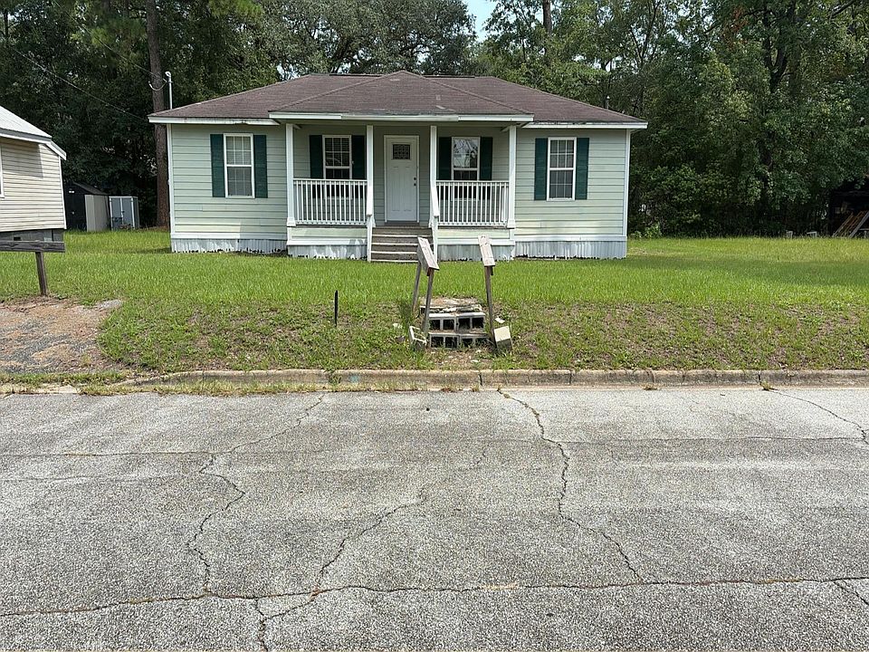 1st image of 115 Balcom Ave