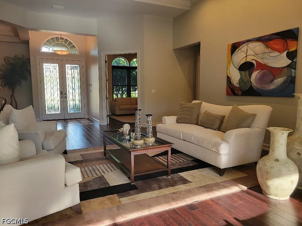 3 bed, 3.5 bath, 3339 sqft, $13,000 — Photo 2