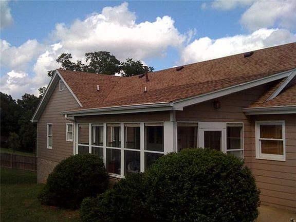 3rd image of 307 Kennedy Dr