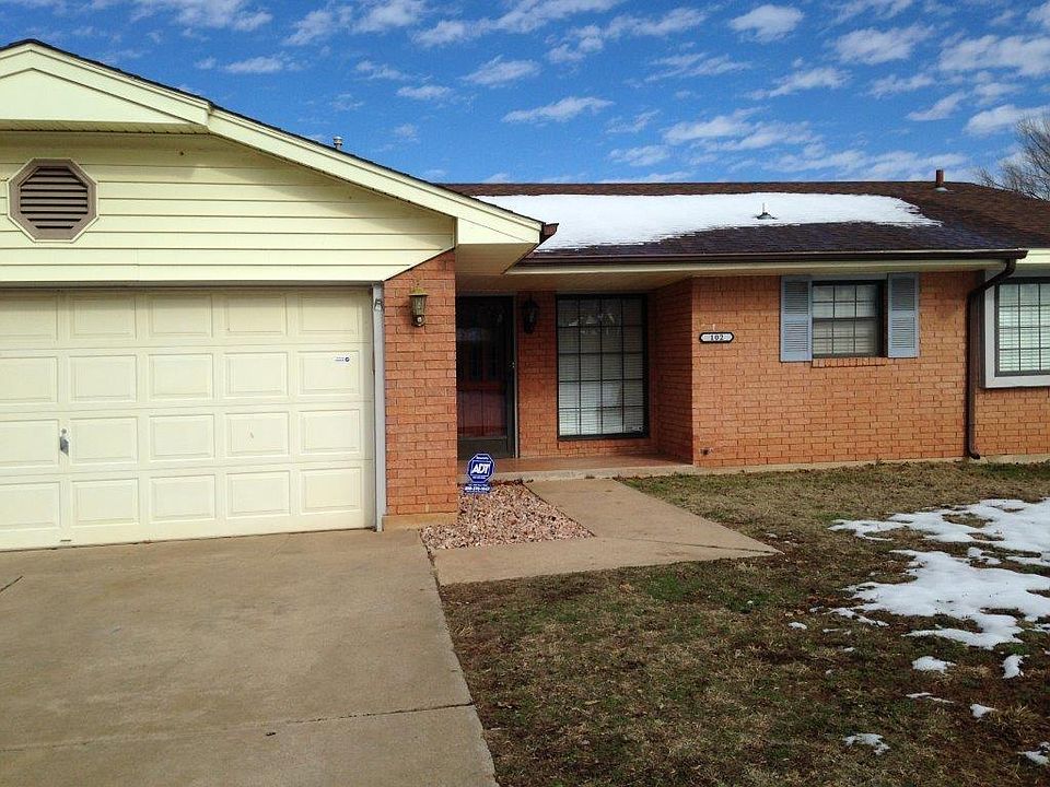 1st image of 102 NE Cimarron Trl