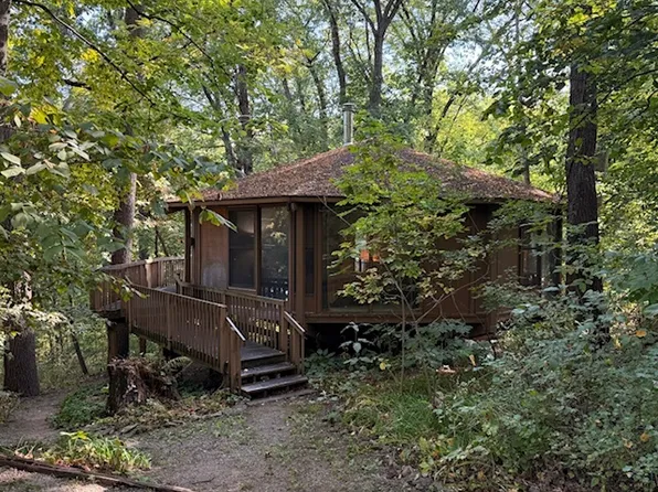2 Lost Ridge Ln, Galena, IL 61036