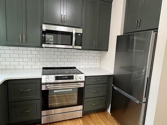 4th image of 812 N Broadway St
