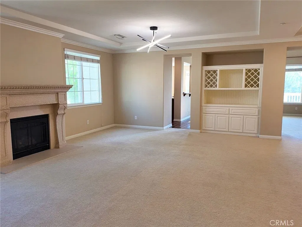 3 bed, 2.5 bath, 2601 sqft, $4,600 — Photo 2
