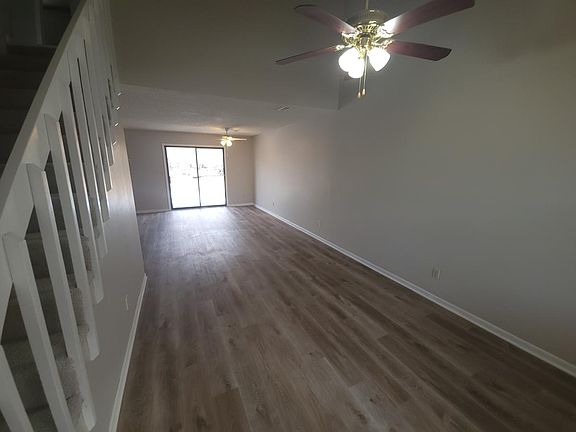 5th image of 828 Dains Ct