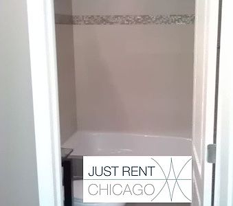 5th image of 6239 S King Dr #1C