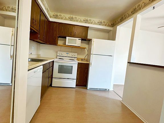 5th image of 7355 Woodview St APT 1