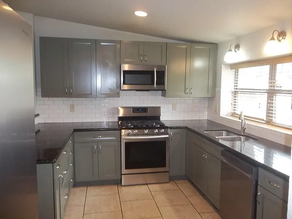 210 Loma Vista Dr S