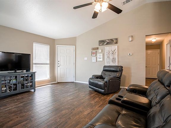 4th image of 3113 Hollow Valley Dr