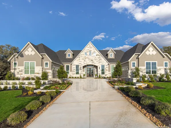 411 Poe Pkwy, Castroville, TX 78009