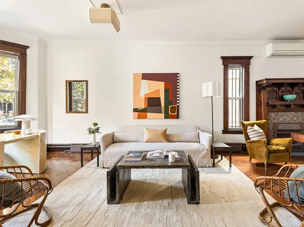 20 Stephens Court image 3 of 15