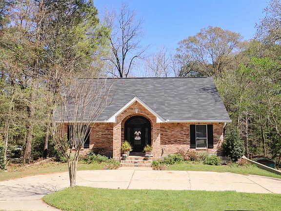 2nd image of 901 Pennington Ln