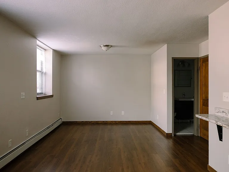 2100 Bryant — Photo 7
