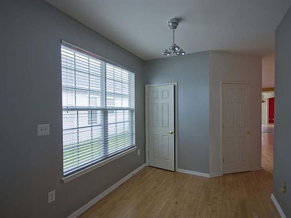 2nd image of 124 Huntington Dr