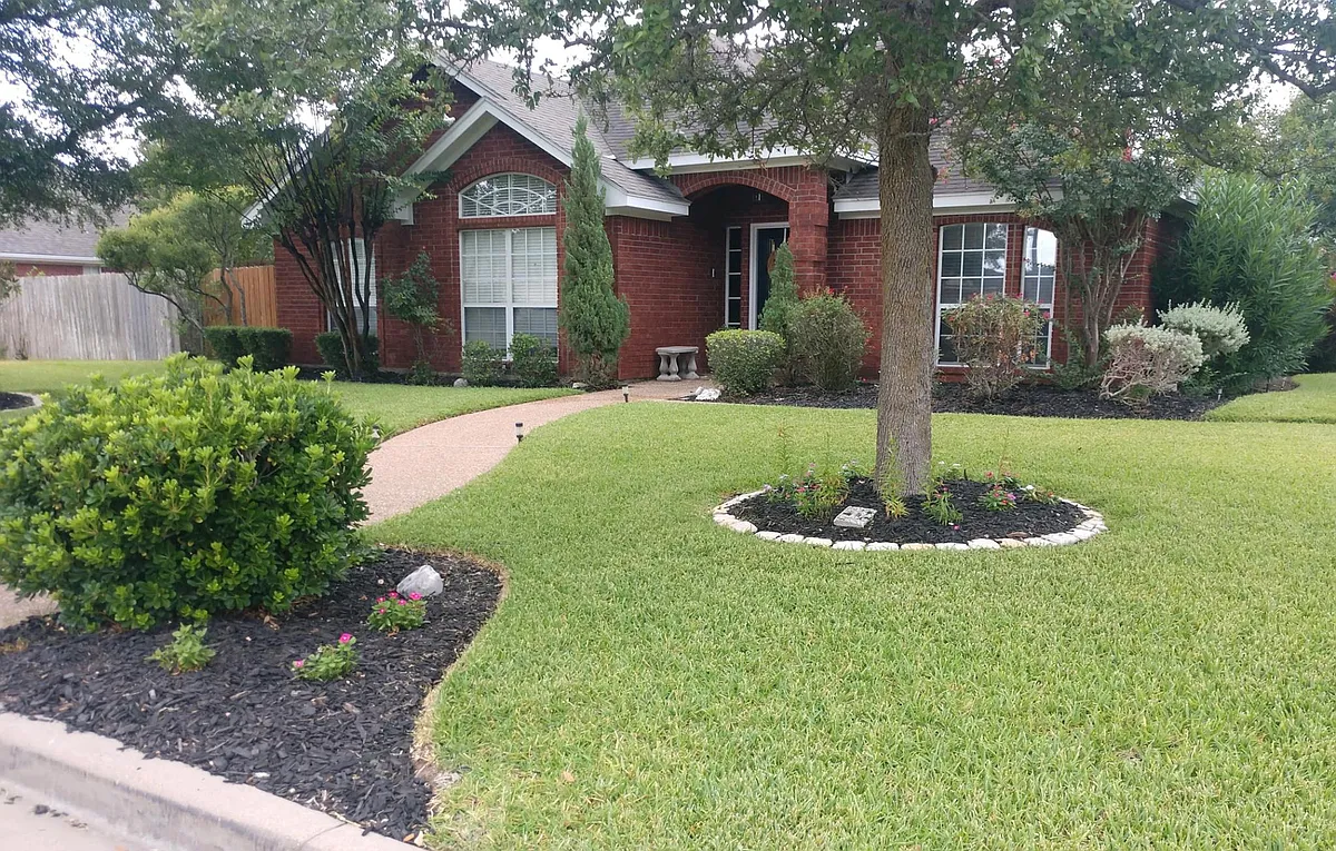 Building Photo - 904 Oakmont Dr