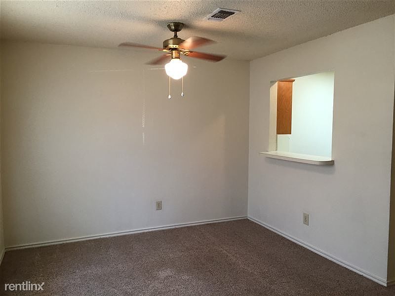 1st image of 1418 W Oak St APT 100