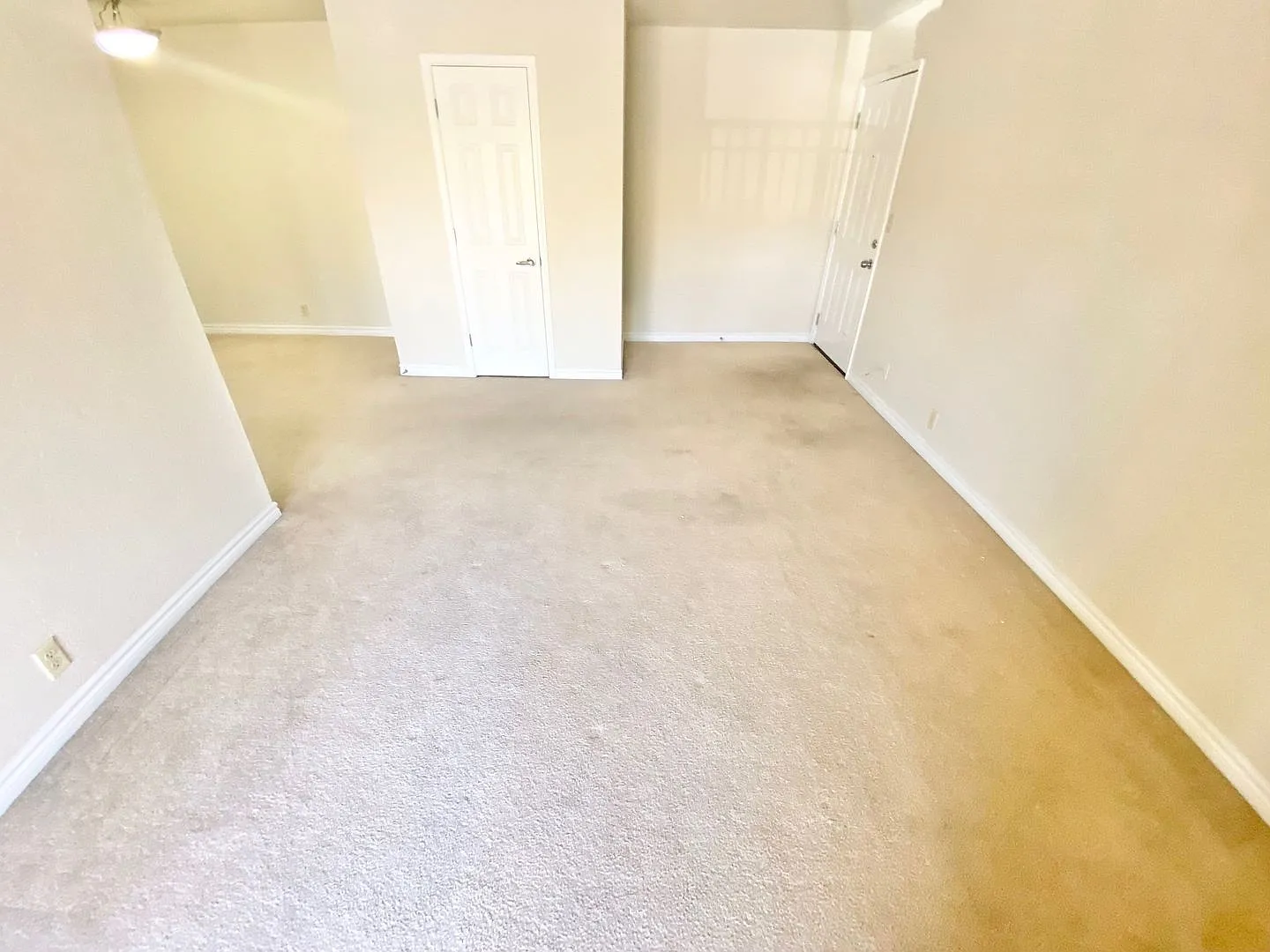 Super Cute Upstairs 1 Bedroom / One Bath / 1 Full Bath Condo Unit- In A Guard Gated Community! — Photo 4