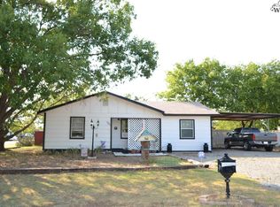 701 N Illinois St, Electra, TX 76360