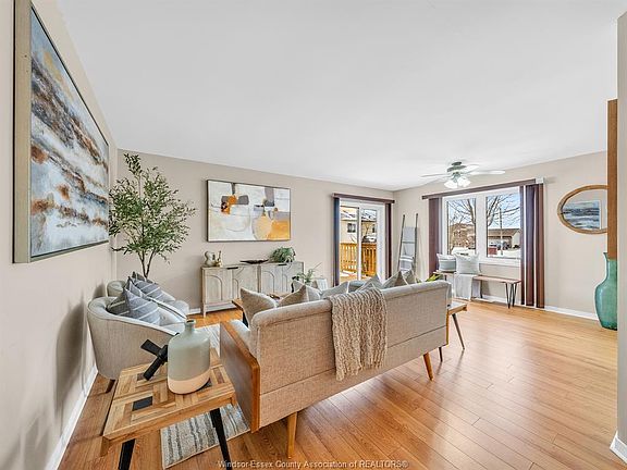 5th image of 22 Golfway Dr