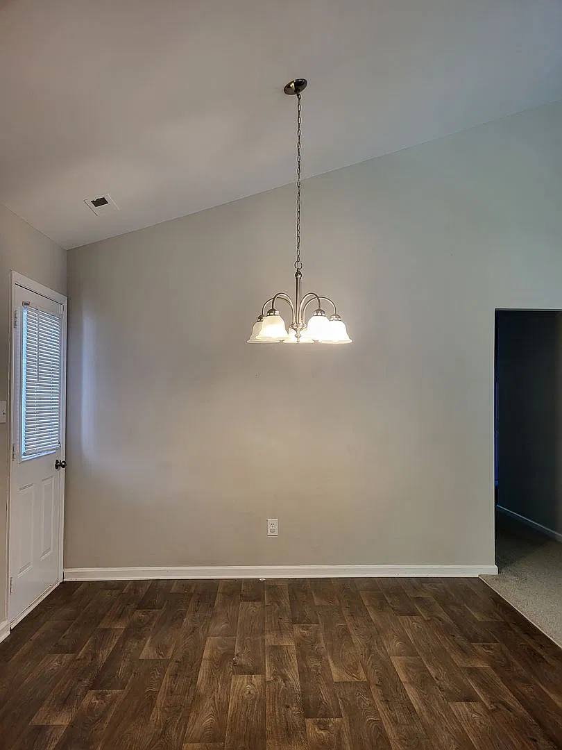 3 bedroom Ranch — Photo 4