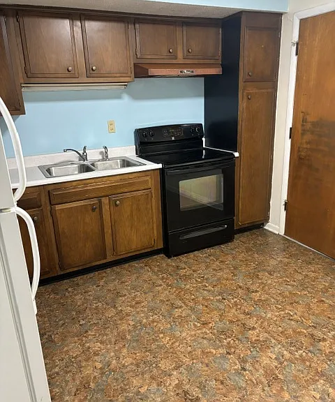 304 Longview St #B4 — Photo 3