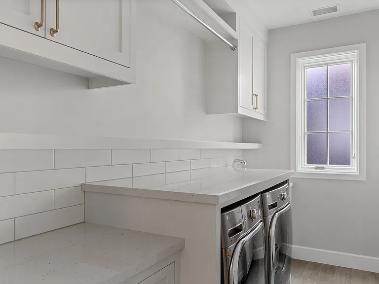 1215 E Balboa Blvd — Photo 14