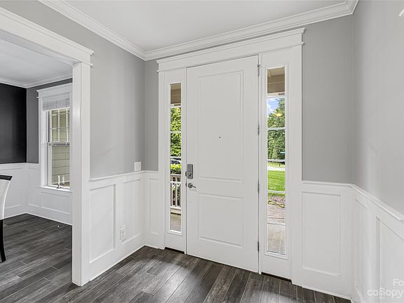 4th image of 1068 Crofton Dr