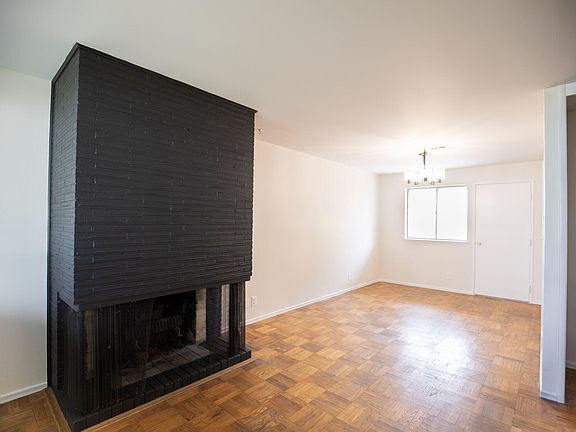5th image of 10556 Wright Ave