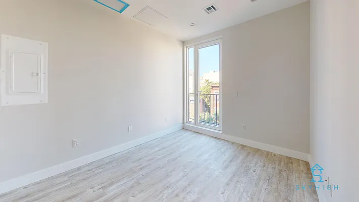 Rented by Skyhigh Realty NYC LLC | media 6