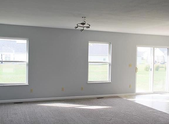 4th image of 776 Oakmont Ln