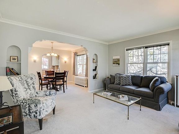 4th image of 2075 Eleanor Ave