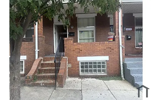 631 N Robinson St Photo 1