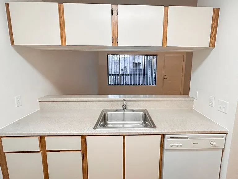 Stone Creek Apartments Beaverton — Photo 28