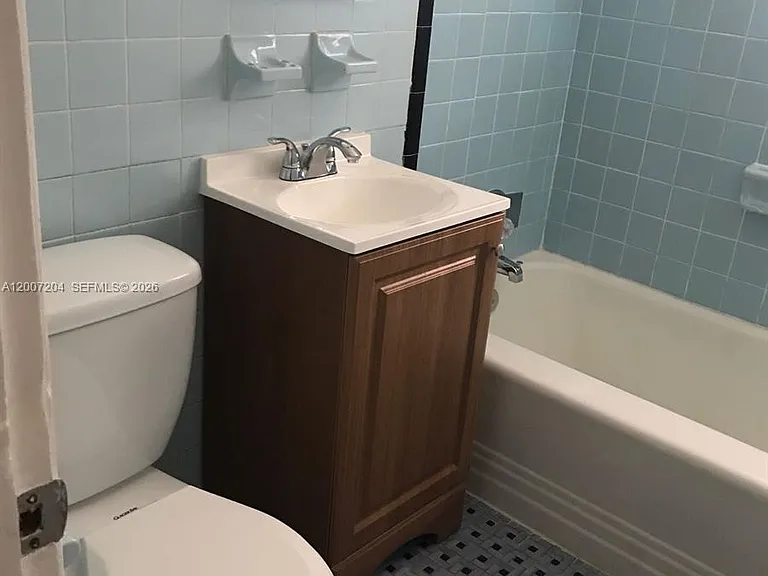 2483 SW 11th St #2483 — Photo 9