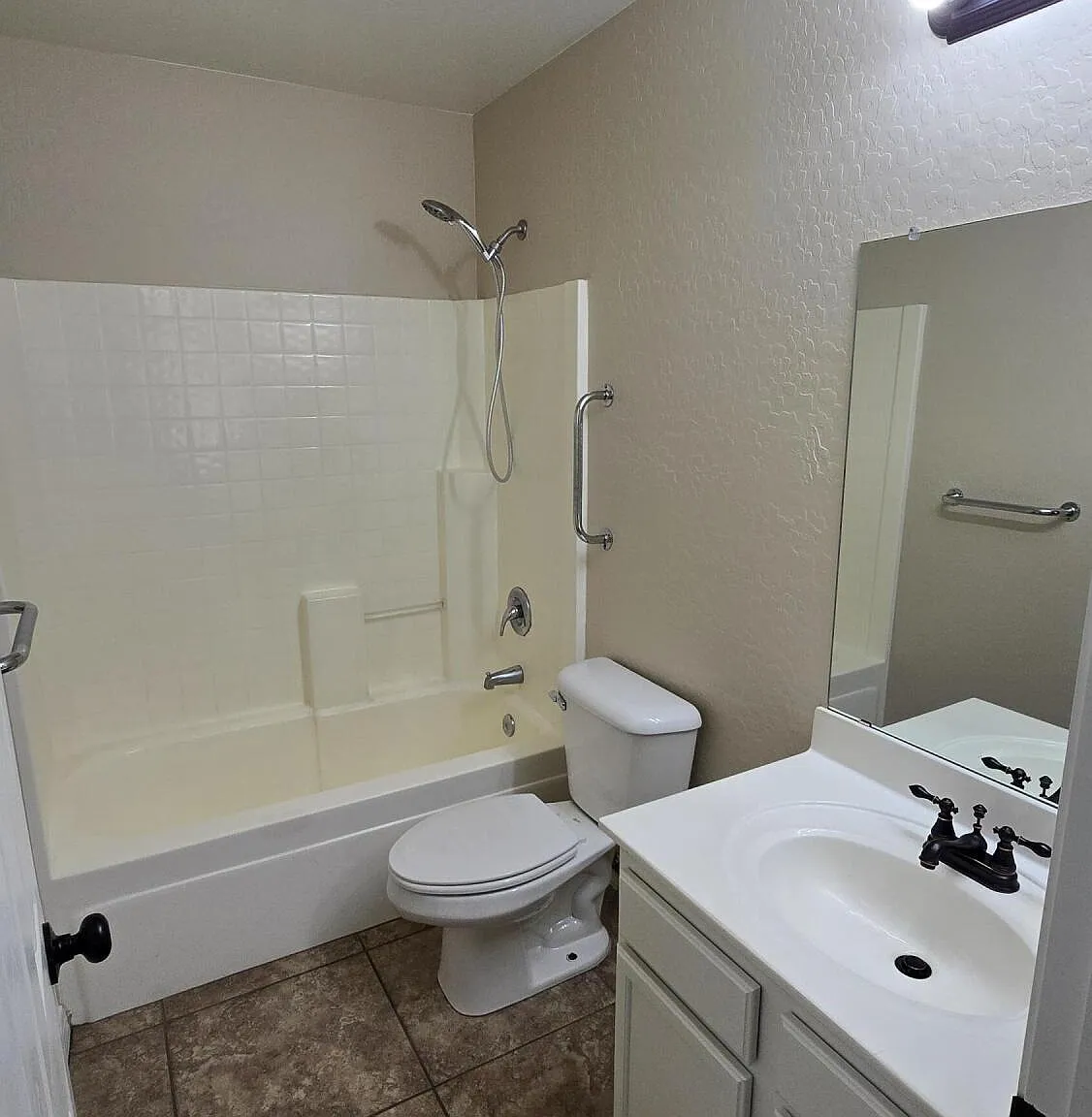 4 bed, 3.0 bath, 2178 sqft, $2,295 — Photo 3