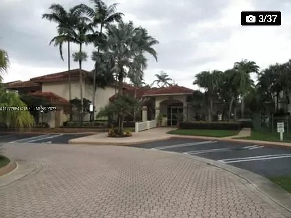 3rd image of 2304 Glenmoor Dr #2304