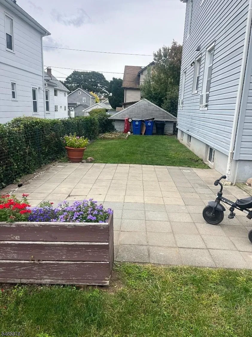 3 bed, 1.0 bath, $2,500 — Photo 2