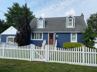 201 S 6th St, Lindenhurst, NY 11757
