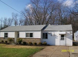 9444 Columbia Rd, Olmsted Falls, OH 44138