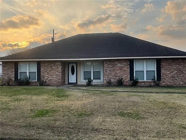 3 bed, 2.0 bath, 2000 sqft, $1,850 — Photo 2