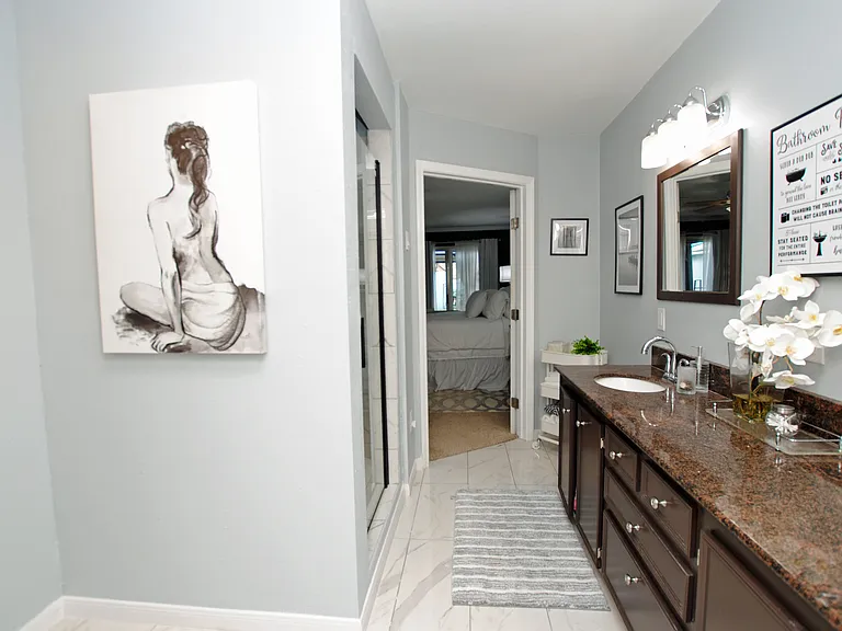 719 Park Knoll Ln — Photo 11