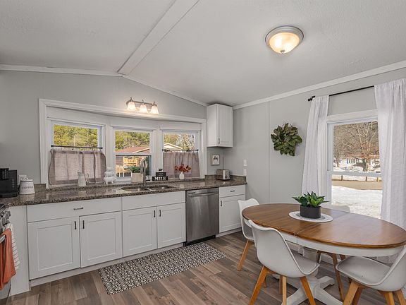 3rd image of 7 Lynn Lane